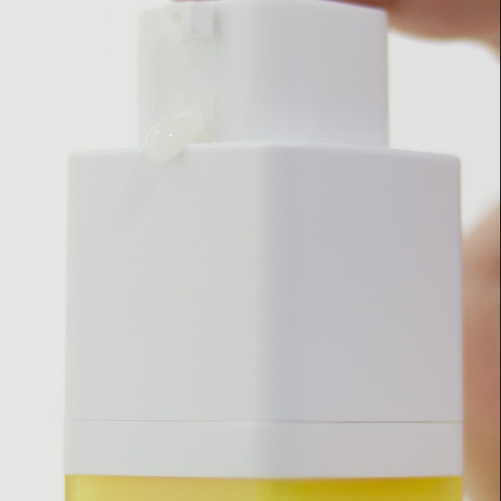 A video of creamy hydrating 5% lactic serum